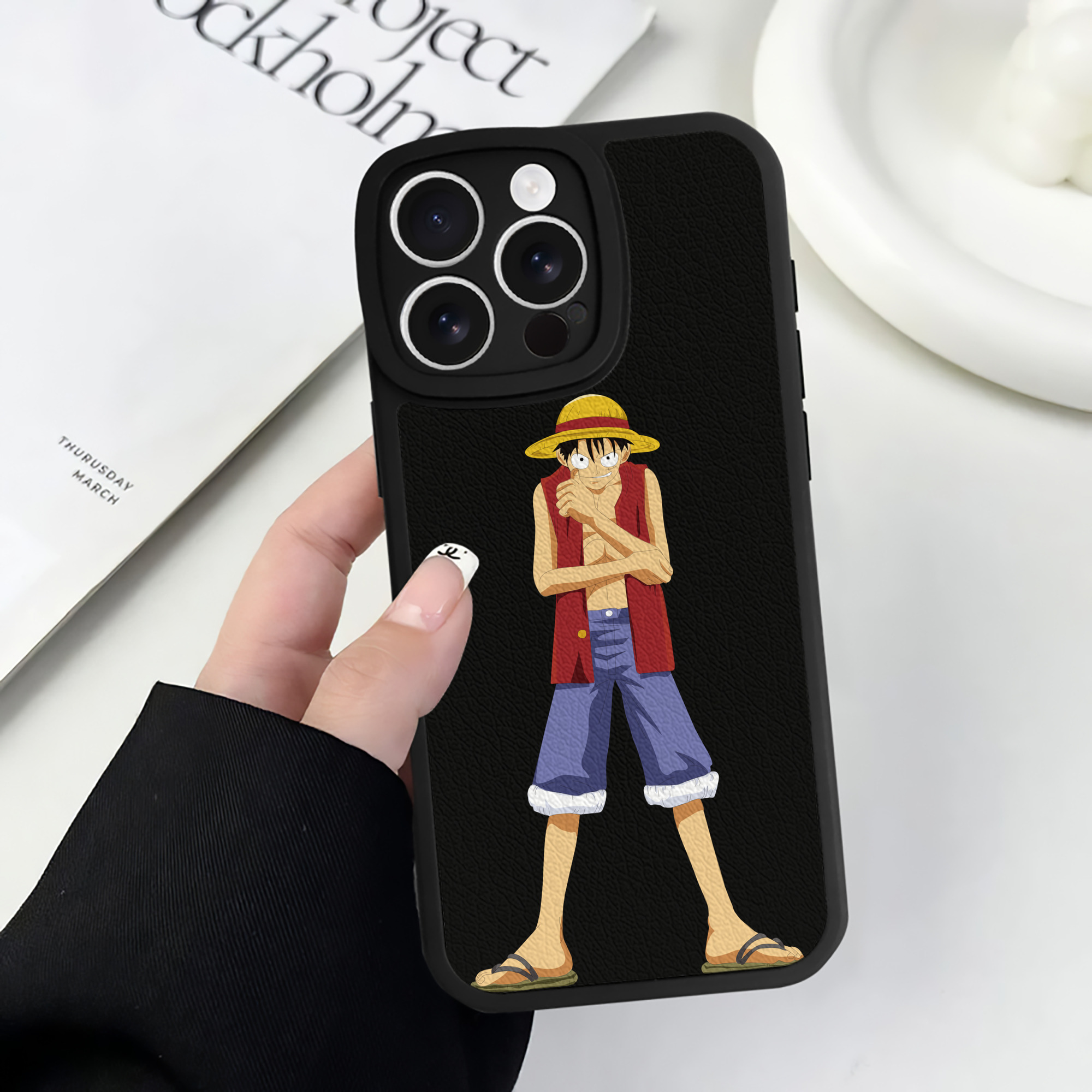 （画像用） ワンピース モンキー・D・ルフィ ONE PIECE Monkey D. Luffy 【iPhone 16シリーズ対応】シリコンスマホケース（レザー調） 材質：シリコン